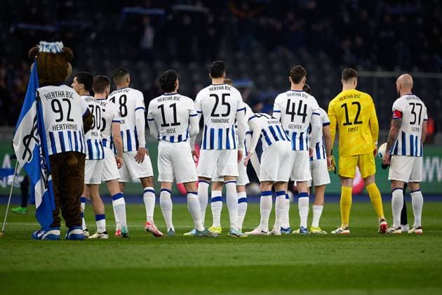 Hertha BSC Berlin, Spielereinlauf, GER, Hertha BSC vs. Holstein Kiel, Fussball Herren, 2. Bundesliga, Saison 2023 2024, 24. Spieltag, 01.03.2024. (DFL REGULATIONS PROHIBIT ANY USE OF PHOTOGRAPHS AS IMAGE SEQUENCES AND OR QUASI - VIDEO). GER, Hertha BSC vs. Holstein Kiel, Fussball Herren, 2. Bundesliga, Saison 2023 2024, 24. Spieltag, 01.03.2024. Berlin