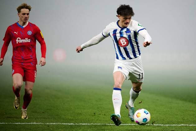 Fabian Reese (Hertha BSC, 11), Finn Porath (Holstein Kiel, 08), GER, Hertha BSC vs. Holstein Kiel, Fussball Herren, 2. Bundesliga, Saison 2023 2024, 24. Spieltag, 01.03.2024. (DFL REGULATIONS PROHIBIT ANY USE OF PHOTOGRAPHS AS IMAGE SEQUENCES AND OR QUASI - VIDEO). GER, Hertha BSC vs. Holstein Kiel, Fussball Herren, 2. Bundesliga, Saison 2023 2024, 24. Spieltag, 01.03.2024. Berlin