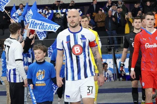 DEU, DFL, 2. FBL, Hertha BSC vs. Holstein Kiel, 01.03.2024, Berliner Olympiastadion, Berlin, DEU, DFL, 2. FBL, Hertha BSC vs. Holstein Kiel, im Bild Toni Leistner (Hertha BSC Berlin 37) DFL - regulations prohibit any use of Photographs as image sequences and or quasi-video Foto: Juergen Engler nordphoto GmbH