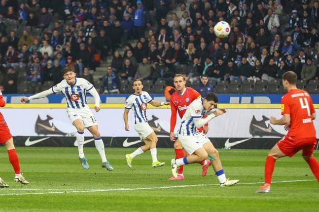 01.03.2024, xtgx, Fussball - 2.Bundesliga, Hertha BSC Berlin - Holstein Kiel emspor, v.l. Fabian Reese (Hertha, 11) Torschuss, schiesst den Ball aufs Tor, Schuss (DFL DFB REGULATIONS PROHIBIT ANY USE OF PHOTOGRAPHS as IMAGE SEQUENCES and or QUASI-VIDEO) Berlin