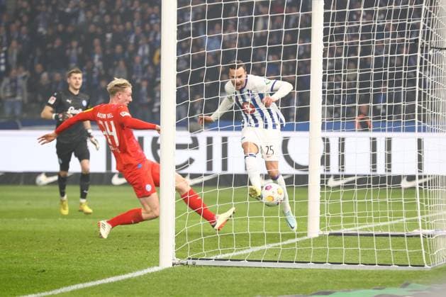 01.03.2024, xtgx, Fussball - 2.Bundesliga, Hertha BSC Berlin - Holstein Kiel emspor, v.l. Tor zum 1:0 durch Haris Tabakovic (Hertha, 25) (DFL DFB REGULATIONS PROHIBIT ANY USE OF PHOTOGRAPHS as IMAGE SEQUENCES and or QUASI-VIDEO) Berlin