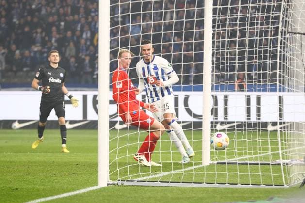 01.03.2024, xtgx, Fussball - 2.Bundesliga, Hertha BSC Berlin - Holstein Kiel emspor, v.l. Tor zum 1:0 durch Haris Tabakovic (Hertha, 25) (DFL DFB REGULATIONS PROHIBIT ANY USE OF PHOTOGRAPHS as IMAGE SEQUENCES and or QUASI-VIDEO) Berlin