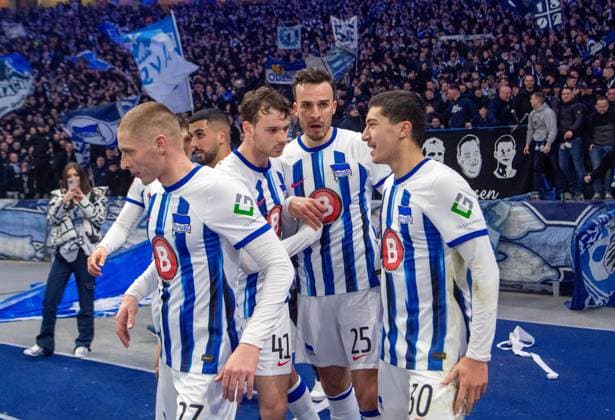 Fussball, Herren, Saison 2023 2024, 2. Bundesliga (24. Spieltag), Hertha BSC - Holstein Kiel, v. l. Palko Dardai (Hertha BSC), Aymen Barkok (Hertha BSC), Pascal Klemens (Hertha BSC), Haris Tabakovic (Hertha BSC), Ibrahim Maza (Hertha BSC), Jubel nach Tor zum 1:0, 01.03. 2024,