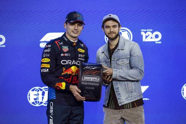 VERSTAPPEN Max (ned), Red Bull Racing RB20, portrait Zedd DJ, portrait the Formula 1 Gulf Air Bahrain Grand Prix 2024, 1st round of the 2024 FIA Formula One World Championship, WM, Weltmeisterschaft from February 29 to March 2, 2024 on the Bahrain International Circuit, in Sakhir, Bahrain - F1 - BAHRAIN GRAND PRIX 2024 DPPI Panoramic  240301_R01_BAHRAIN__BR52194