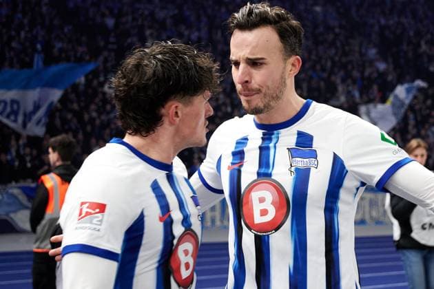 Haris Tabakovic (Hertha BSC, 25), Fabian Reese (Hertha BSC, 11), jubelt nach Tor zu, 1:0, GER, Hertha BSC vs. Holstein Kiel, Fussball Herren, 2. Bundesliga, Saison 2023 2024, 24. Spieltag, 01.03.2024. (DFL REGULATIONS PROHIBIT ANY USE OF PHOTOGRAPHS AS IMAGE SEQUENCES AND OR QUASI - VIDEO). GER, Hertha BSC vs. Holstein Kiel, Fussball Herren, 2. Bundesliga, Saison 2023 2024, 24. Spieltag, 01.03.2024. Berlin