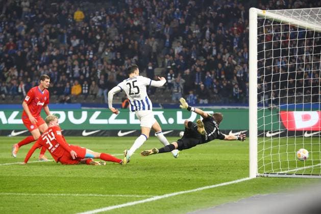 01.03.2024, xtgx, Fussball - 2.Bundesliga, Hertha BSC Berlin - Holstein Kiel emspor, v.l. Tor zum 2:0 durch Haris Tabakovic (Hertha, 25) (DFL DFB REGULATIONS PROHIBIT ANY USE OF PHOTOGRAPHS as IMAGE SEQUENCES and or QUASI-VIDEO) Berlin