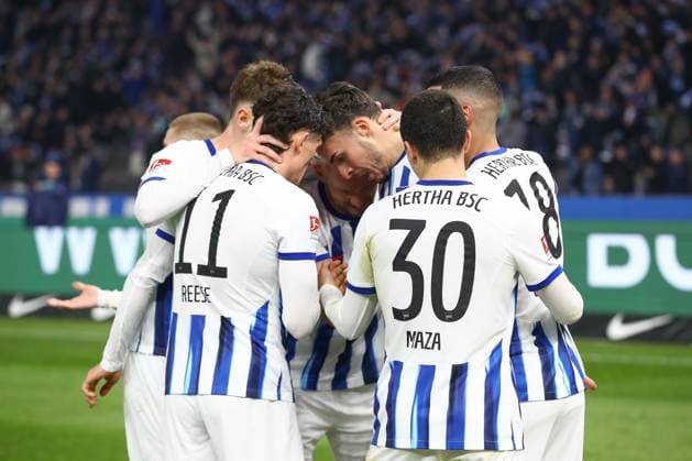 01.03.2024, xtgx, Fussball - 2.Bundesliga, Hertha BSC Berlin - Holstein Kiel emspor, v.l. Jubel nach dem 2:0 durch Haris Tabakovic (Hertha, 25) (DFL DFB REGULATIONS PROHIBIT ANY USE OF PHOTOGRAPHS as IMAGE SEQUENCES and or QUASI-VIDEO) Berlin
