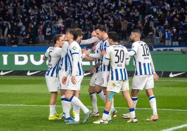 Fussball, Herren, Saison 2023 2024, 2. Bundesliga (24. Spieltag), Hertha BSC - Holstein Kiel, v. l. Michal Karbownik (Hertha BSC), Fabian Reese (Hertha BSC), Linus Gechter (Hertha BSC), Haris Tabakovic (Hertha BSC), Ibrahim Maza (Hertha BSC), Aymen Barkok (Hertha BSC), Jubel nach Tor zum 2:0, 01.03. 2024,