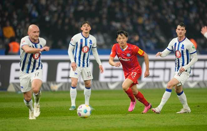 Germany, Berlin, 01.03.2024, Olympic Stadium, Hertha BSC vs Holstein Kiel - 2. Bundesliga, Shuto Machino (Holstein Kiel) controls the ball Berlin Olympic Stadium Berlin Germany