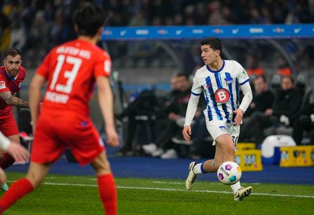 Germany, Berlin, 01.03.2024, Olympic Stadium, Hertha BSC vs Holstein Kiel - 2. Bundesliga, Ibrahim Maza (Hertha Berlin) controls the ball Berlin Olympic Stadium Berlin Germany