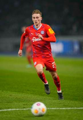 Germany, Berlin, 01.03.2024, Olympic Stadium, Hertha BSC vs Holstein Kiel - 2. Bundesliga, Joshua Mees (Holstein Kiel) controls the ball Berlin Olympic Stadium Berlin Germany *** Germany, Berlin, 01 03 2024, Olympic Stadium, Hertha BSC vs Holstein Kiel 2 Bundesliga, Joshua Mees Holstein Kiel controls the ball Berlin Olympic Stadium Berlin Germany eu-images-659