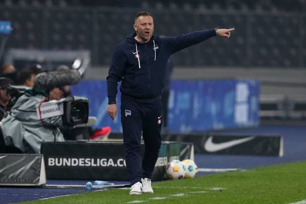 01.03.2024, xtgx, Fussball - 2.Bundesliga, Hertha BSC Berlin - Holstein Kiel emspor, v.l. Pal Dardai (Hertha, Trainer) gibt Anweisungen, gestikuliert mit den Armen, gesticulate, gives instructions (DFL DFB REGULATIONS PROHIBIT ANY USE OF PHOTOGRAPHS as IMAGE SEQUENCES and or QUASI-VIDEO) Berlin