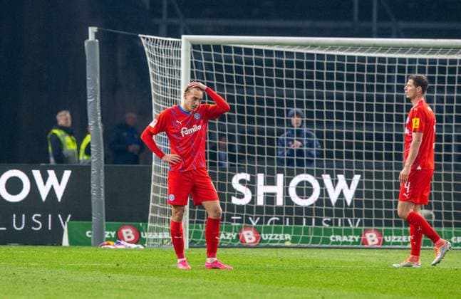 Fussball, Herren, Saison 2023 2024, 2. Bundesliga (24. Spieltag), Hertha BSC - Holstein Kiel, v. l. Timo Becker (Holstein Kiel), Patrick Erras (Holstein Kiel), 01.03. 2024,