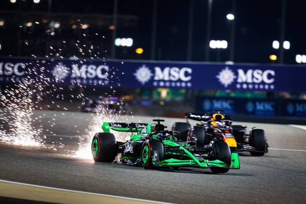 77 BOTTAS Valtteri (fin), Stake F1 Team Kick Sauber C44, action during the Formula 1 Gulf Air Bahrain Grand Prix 2024, 1st round of the 2024 FIA Formula One World Championship, WM, Weltmeisterschaft from February 29 to March 2, 2024 on the Bahrain International Circuit, in Sakhir, Bahrain - F1 - BAHRAIN GRAND PRIX 2024 DPPI Panoramic  240301_R01_BAHRAIN_AV3_9922