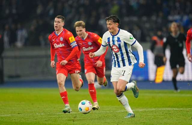 Germany, Berlin, 01.03.2024, Olympic Stadium, Hertha BSC vs Holstein Kiel - 2. Bundesliga, Fabian Reese (Hertha Berlin) controls the ball Berlin Olympic Stadium Berlin Germany