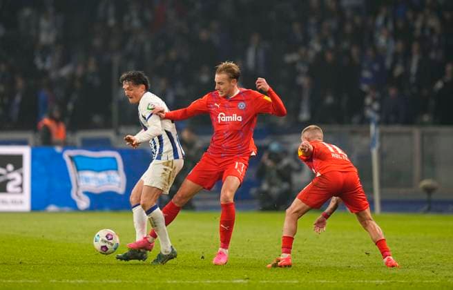 Germany, Berlin, 01.03.2024, Olympic Stadium, Hertha BSC vs Holstein Kiel - 2. Bundesliga, Fabian Reese (Hertha Berlin) controls the ball Berlin Olympic Stadium Berlin Germany