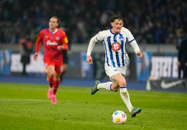 Germany, Berlin, 01.03.2024, Olympic Stadium, Hertha BSC vs Holstein Kiel - 2. Bundesliga, Fabian Reese (Hertha Berlin) controls the ball Berlin Olympic Stadium Berlin Germany