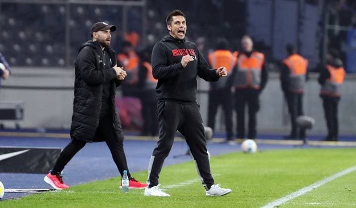 Trainer Marcel Rapp jubelt nach 2:1 Anschlußtor Freude Emotion Jubel Fußball Fussball DFL 2.Bundesliga Herren 24.Spieltag Saison 2023 2024 01.03.2024 Hertha BSC Berlin vs. Holstein Kiel DFL regulations prohibit any use of photographs as image sequences and or quasi-video