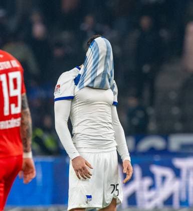 Fussball, Herren, Saison 2023 2024, 2. Bundesliga (24. Spieltag), Hertha BSC - Holstein Kiel, Haris Tabakovic (Hertha BSC), Enttäuschung nach Abpfiff, 01.03. 2024,