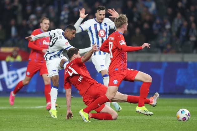 01.03.2024, xtgx, Fussball - 2.Bundesliga, Hertha BSC Berlin - Holstein Kiel emspor, v.l. Jeremy Dudziak (Hertha, 19), Patrick Erras (Kiel, 4) Zweikampf, Duell, Kampf, tackle (DFL DFB REGULATIONS PROHIBIT ANY USE OF PHOTOGRAPHS as IMAGE SEQUENCES and or QUASI-VIDEO) Berlin