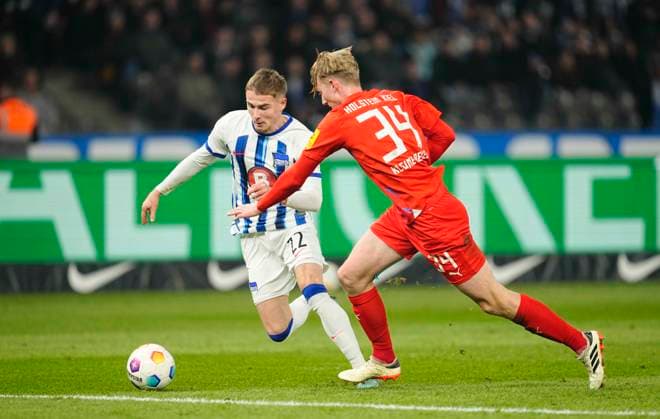 Germany, Berlin, 01.03.2024, Olympic Stadium, Hertha BSC vs Holstein Kiel - 2. Bundesliga, Marten Winkler (Hertha Berlin) controls the ball Berlin Olympic Stadium Berlin Germany