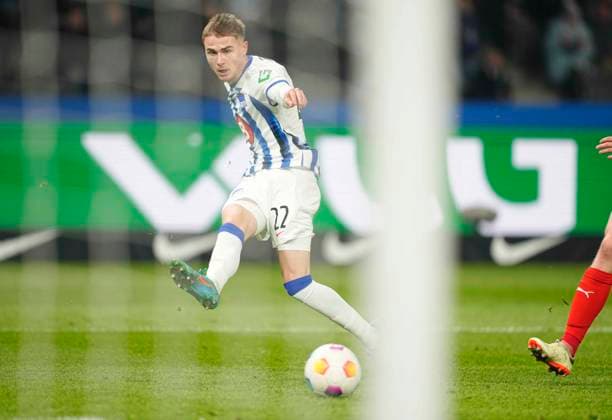 Germany, Berlin, 01.03.2024, Olympic Stadium, Hertha BSC vs Holstein Kiel - 2. Bundesliga, Marten Winkler (Hertha Berlin) shoots on goal Berlin Olympic Stadium Berlin Germany