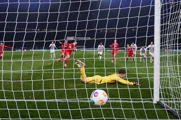 Freistoss zum Ausgleich 2:2 fuer Holstein Kiel, jubelt, Tor, Tjark Ernst (Hertha BSC, 12), GER, Hertha BSC vs. Holstein Kiel, Fussball Herren, 2. Bundesliga, Saison 2023 2024, 24. Spieltag, 01.03.2024. (DFL REGULATIONS PROHIBIT ANY USE OF PHOTOGRAPHS AS IMAGE SEQUENCES AND OR QUASI - VIDEO). GER, Hertha BSC vs. Holstein Kiel, Fussball Herren, 2. Bundesliga, Saison 2023 2024, 24. Spieltag, 01.03.2024. Berlin