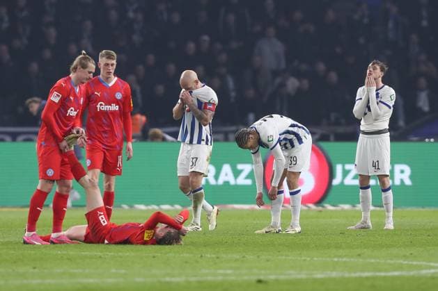 01.03.2024, xtgx, Fussball - 2.Bundesliga, Hertha BSC Berlin - Holstein Kiel emspor, v.l. Toni Leistner (Hertha, 37), Derry Scherhant (Hertha, 39), Pascal Klemens (Hertha, 41) enttaeuscht, schaut enttaeuscht, niedergeschlagen, disappointed (DFL DFB REGULATIONS PROHIBIT ANY USE OF PHOTOGRAPHS as IMAGE SEQUENCES and or QUASI-VIDEO) Berlin