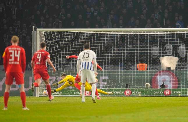 Germany, Berlin, 01.03.2024, Olympic Stadium, Hertha BSC vs Holstein Kiel - 2. Bundesliga, Timo Becker (Holstein Kiel) scores the second goal Berlin Olympic Stadium Berlin Germany