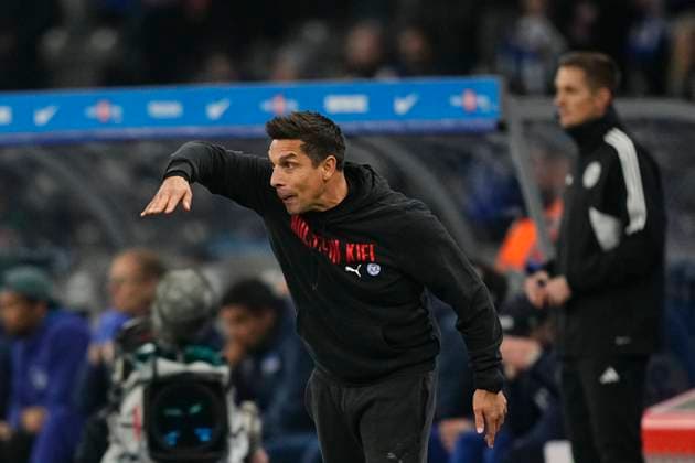 Germany, Berlin, 01.03.2024, Olympic Stadium, Hertha BSC vs Holstein Kiel - 2. Bundesliga, Marcel Rapp (Holstein Kiel) gestures Berlin Olympic Stadium Berlin Germany