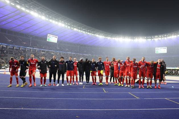 DEU, DFL, 2. FBL, Hertha BSC vs. Holstein Kiel, 01.03.2024, Berliner Olympiastadion, Berlin, DEU, DFL, 2. FBL, Hertha BSC vs. Holstein Kiel, im Bild Kieler-Spielerkreis DFL - regulations prohibit any use of Photographs as image sequences and or quasi-video Foto: Juergen Engler nordphoto GmbH