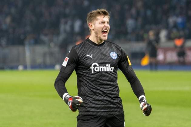 Timon Weiner (Holstein Kiel, 01) bejubelt das Tor zum 2:2. Fussball: 2. Bundesliga, Saison 2023 2024, 24. Spieltag, Hertha BSC - Holstein Kiel am 01.03.2024 im Olympiastadion in Berlin. Wichtiger Hinweis: Gemaess den Vorgaben der DFL Deutsche Fussball Liga bzw. des DFB Deutscher Fussball-Bund ist es untersagt, in dem Stadion und oder vom Spiel angefertigte Fotoaufnahmen in Form von Sequenzbildern und oder videoaehnlichen Fotostrecken zu verwerten bzw. verwerten zu lassen. Foto: Kirchner-Media TH