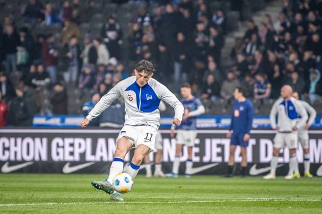2. Fußball Bundesliga, Hertha BSC vs Holstein Kiel. Berlin, 01.03.2024 Fabian Reese (Hertha BSC, 11) im Warm Up 2. Fußball Bundesliga, Hertha BSC vs Holstein Kiel, Olympiastadion, Berlin, 01.03.2024 DFL REGULATIONS PROHIBIT ANY USE OF PHOTOGRAPHS AS IMAGE SEQUENCES AND OR QUASI-VIDEO.