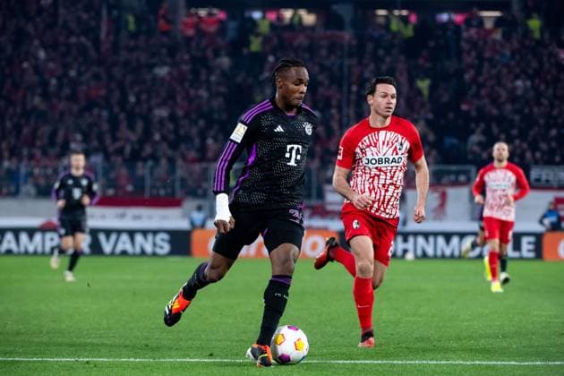 Mathys Tel (FC Bayern Muenchen, 39) im Zweikampf mit Nicolas Hoefler (SC Freiburg, 27), GER, SC Freiburg (SCF) vs FC Bayern Muenchen (FCB), Fussball Bundesliga, 24. Spieltag, Saison 2023 2024, 01.03.2024 DFB DFL regulations prohibit any use of photographs as image sequences and or quasi-video GER, SC Freiburg (SCF) vs FC Bayern Muenchen (FCB), Fussball Bundesliga, 24. Spieltag, Saison 2023 2024, 01.03.2024 Freiburg Copyright: xEibner-Pressefoto Memmlerx EP_MMR