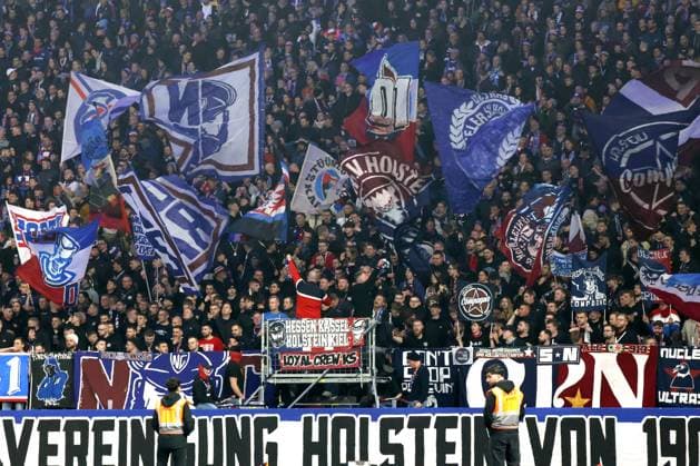 DEU, DFL, 2. FBL, Hertha BSC vs. Holstein Kiel, 01.03.2024, Berliner Olympiastadion, Berlin, DEU, DFL, 2. FBL, Hertha BSC vs. Holstein Kiel, im Bild Kieler-Fans DFL - regulations prohibit any use of Photographs as image sequences and or quasi-video Foto: Juergen Engler nordphoto GmbH