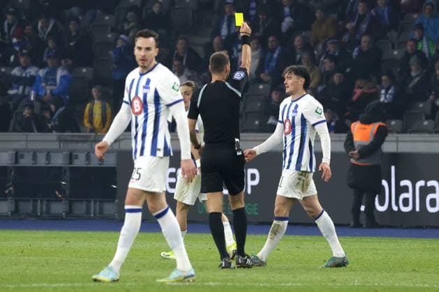 DEU, DFL, 2. FBL, Hertha BSC vs. Holstein Kiel, 01.03.2024, Berliner Olympiastadion, Berlin, DEU, DFL, 2. FBL, Hertha BSC vs. Holstein Kiel, im Bild gelbe Karte fuer Fabian Reese (Hertha BSC Berlin 11), Haris Tabakovic (Hertha BSC Berlin 25) DFL - regulations prohibit any use of Photographs as image sequences and or quasi-video Foto: Juergen Engler nordphoto GmbH