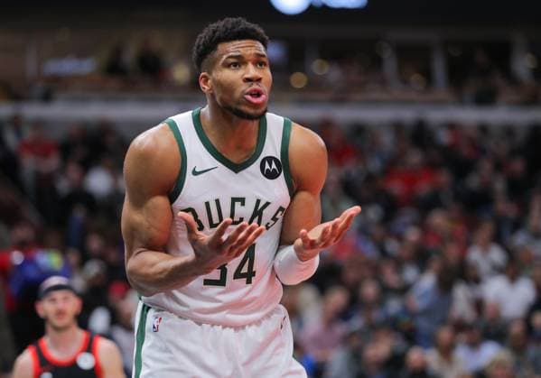 CHICAGO, IL - MARCH 01: Giannis Antetokounmpo 34 of the Milwaukee Bucks reacts during the first half against the Chicago Bulls at United Center on March 1, 2024 in Chicago, Illinois. (Photo by Melissa Tamez Icon Sportswire) NBA, Basketball Herren, USA MAR 01 Bucks at Bulls EDITORIAL USE ONLY Icon24030111