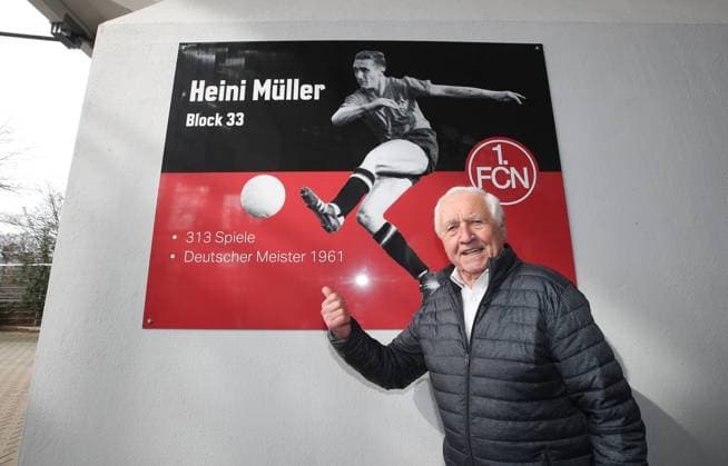Sport Themen der Woche KW09 Sport Bilder des Tages 02.03.2024 - Fussball - Saison 2023 2024 - 2. Fussball - Bundesliga - 24. Spieltag: 1. FC Nürnberg FCN ( Club ) - BTSV Eintracht Braunschweig EBS - Sportfoto Zink DaMa - xdaxmax - DFL regulations prohibit any use of photographs as image sequences and or quasi-video - only for editorial use - Heini Müller ( ehem. FCN - Meisterspieler Meister von 1961 ) wird zu seinem 90sten Geburtstag geehrt - Der Block Fanblock 33 - erhält seinen Namen - Schild Block 33 Heini Müller - Heini Müller zeigt Daumen hoch Daumen nach oben *** 02 03 2024 Soccer Season 2023 2024 2 Soccer Bundesliga 24 Matchday 1 FC Nürnberg FCN Club BTSV Eintracht Braunschweig EBS Sportfoto Zink DaMa xdaxmax DFL regulations prohibit any use of photographs as image sequences and or quasi video only for editorial use Heini Müller ehem FCN Meisterspieler Meister von 1961 wird zu seinem 90sten Geburtstag geehrt Der Block Fanblock 33 erhält seinen Namen Sign Block 33 Heini Müller Heini Müller zeigt Daumen hoch Daumen nach oben