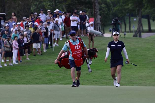 HSBC Women s World Championship, WM, Weltmeisterschaft - Round Three Ayaka Furue of Japan and her caddie are in action during round three of the HSBC Women s World Championship at Sentosa Golf Club in Singapore, on March 2, 2024. Singapore Singapore  Copyright: xSuhaimixAbdullahx originalFilename:abdullah-notitle240302_npkW2.jpg