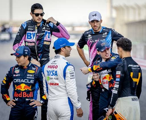 BAHRAIN - Max Verstappen (Red Bull Racing) together with other drivers on the grid ahead of the Bahrain Grand Prix. ANP REMKO DE WAAL Race 2024 2025 xVIxANPxSportx xxANPxIVx 492603325 originalFilename: 492603325.jpg