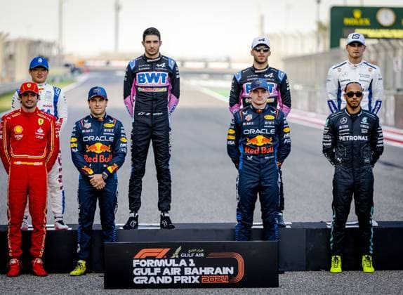 BAHRAIN - Max Verstappen (Red Bull Racing) together with other drivers on the grid ahead of the Bahrain Grand Prix. ANP REMKO DE WAAL Race 2024 2025 xVIxANPxSportx xxANPxIVx 492603333 originalFilename: 492603333.jpg