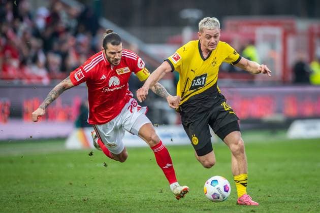 Sport Themen der Woche KW09 Sport Bilder des Tages 1. Fussball Bundesliga, 1. FC Union Berlin vs Borussia Dortmund. Berlin, 02.03.2024 Christopher Trimmel (1. FC Union Berlin, 28), Julian Ryerson (Borussia Dortmund, 26) 1. Fussball Bundesliga, 1. FC Union Berlin vs Borussia Dortmund, Stadion An der Alten Försterei, Berlin 02.03.2024 DFL REGULATIONS PROHIBIT ANY USE OF PHOTOGRAPHS AS IMAGE SEQUENCES AND OR QUASI-VIDEO. *** 1 Soccer Bundesliga, 1 FC Union Berlin vs Borussia Dortmund Berlin, 02 03 2024 Christopher Trimmel 1 FC Union Berlin, 28 , Julian Ryerson Borussia Dortmund, 26 1 Soccer Bundesliga, 1 FC Union Berlin vs Borussia Dortmund, Stadion An der Alten Försterei, Berlin 02 03 2024 DFL REGULATIONS PROHIBIT ANY USE OF PHOTOGRAPHS AS IMAGE SEQUENCES AND OR QUASI VIDEO Copyright: xBEAUTIFULxSPORTS LucianoxLimax