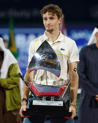 Sieger Ugo Humbert mit Pokal, Siegerehrung, Praesentation, Dubai Duty Free Tennis Championships, Dubai, U.A.E. Tennis - Dubai Tennis Championships 2024 - ATP, Tennis Herren - Dubai Duty Free Tennis Stadium - Dubai - - United Arab Emirates - 2 March 2024. Copyright: xJuergenxHasenkopfx