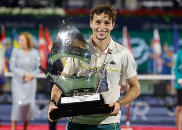 Sieger Ugo Humbert mit Pokal, Siegerehrung, Praesentation, Dubai Duty Free Tennis Championships, Dubai, U.A.E. Tennis - Dubai Tennis Championships 2024 - ATP, Tennis Herren - Dubai Duty Free Tennis Stadium - Dubai - - United Arab Emirates - 2 March 2024. Copyright: xJuergenxHasenkopfx
