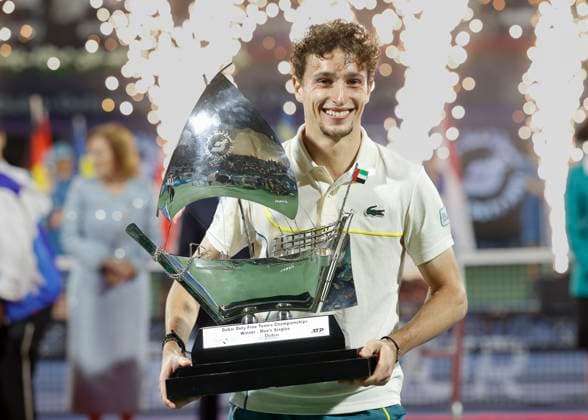 Sieger Ugo Humbert mit Pokal, Siegerehrung, Praesentation, Dubai Duty Free Tennis Championships, Dubai, U.A.E. Tennis - Dubai Tennis Championships 2024 - ATP, Tennis Herren - Dubai Duty Free Tennis Stadium - Dubai - - United Arab Emirates - 2 March 2024. Copyright: xJuergenxHasenkopfx