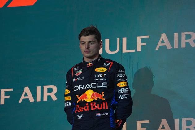 02.03.2024, Bahrain International Circuit, Sakhir, Formula 1 Gulf Air Bahrain Grand Prix 2024 ,im Bild Podium: Sieger Max Verstappen (NLD), Oracle Red Bull Racing, 2.Platz für Sergio Perez (MEX), Oracle Red Bull Racing, 3.Platz für Carlos Sainz Jr. (ESP), Scuderia Ferrari, Tom Hard, Oracle Red Bull Racing. Sakhir Bahrain International Circuit Bahrain