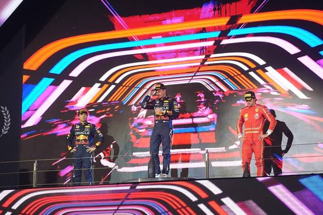 Formula 1 Gulf Air Bahrain Grand Prix 2024 02.03.2024, Bahrain International Circuit, Sakhir, Formula 1 Gulf Air Bahrain Grand Prix 2024 ,im Bild Podium: Sieger Max Verstappen (NLD), Oracle Red Bull Racing, 2.Platz für Sergio Perez (MEX), Oracle Red Bull Racing, 3.Platz für Carlos Sainz Jr. (ESP), Scuderia Ferrari, Tom Hard, Oracle Red Bull Racing.