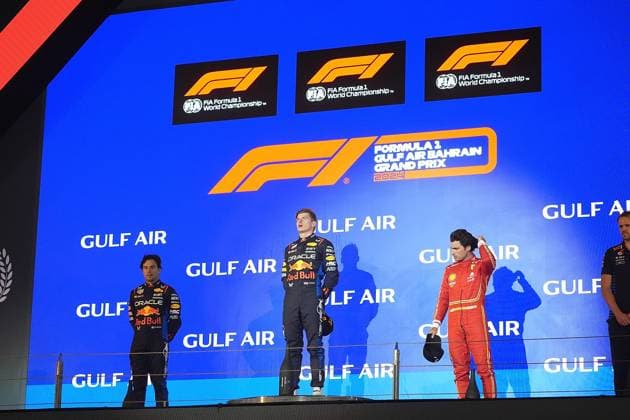 Formula 1 Gulf Air Bahrain Grand Prix 2024 02.03.2024, Bahrain International Circuit, Sakhir, Formula 1 Gulf Air Bahrain Grand Prix 2024 ,im Bild Podium: Sieger Max Verstappen (NLD), Oracle Red Bull Racing, 2.Platz für Sergio Perez (MEX), Oracle Red Bull Racing, 3.Platz für Carlos Sainz Jr. (ESP), Scuderia Ferrari, Tom Hard, Oracle Red Bull Racing.
