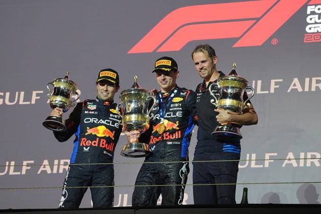 Formula 1 Gulf Air Bahrain Grand Prix 2024 02.03.2024, Bahrain International Circuit, Sakhir, Formula 1 Gulf Air Bahrain Grand Prix 2024 ,im Bild Podium: Sieger Max Verstappen (NLD), Oracle Red Bull Racing, 2.Platz für Sergio Perez (MEX), Oracle Red Bull Racing, 3.Platz für Carlos Sainz Jr. (ESP), Scuderia Ferrari, Tom Hard, Oracle Red Bull Racing.