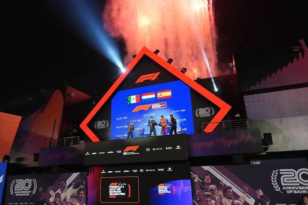 Formula 1 Gulf Air Bahrain Grand Prix 2024 02.03.2024, Bahrain International Circuit, Sakhir, Formula 1 Gulf Air Bahrain Grand Prix 2024 ,im Bild Podium: Sieger Max Verstappen (NLD), Oracle Red Bull Racing, 2.Platz für Sergio Perez (MEX), Oracle Red Bull Racing, 3.Platz für Carlos Sainz Jr. (ESP), Scuderia Ferrari, Tom Hard, Oracle Red Bull Racing.